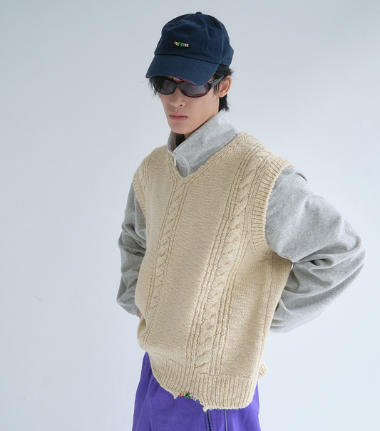 CUBE DETAIL CABLE KNIT VEST